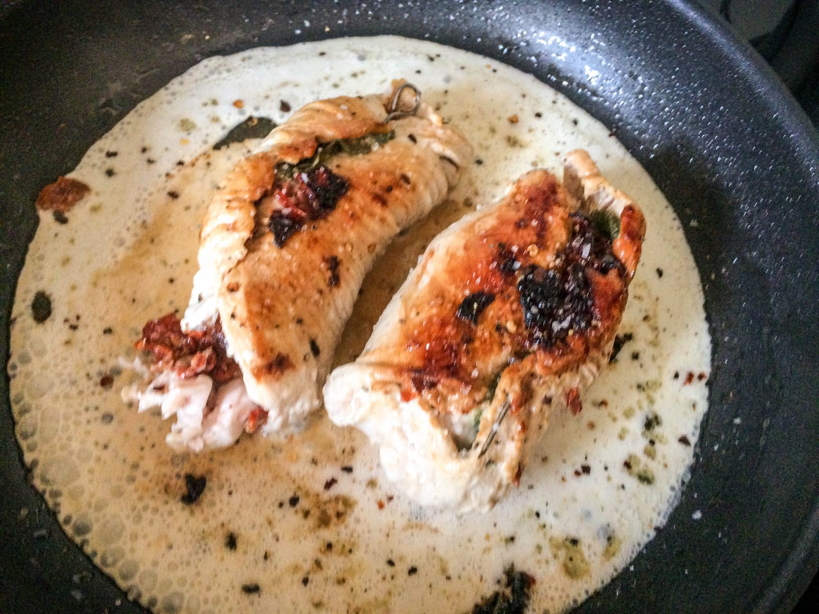 Puten Involtini mit getrockneten Tomaten und Salbei