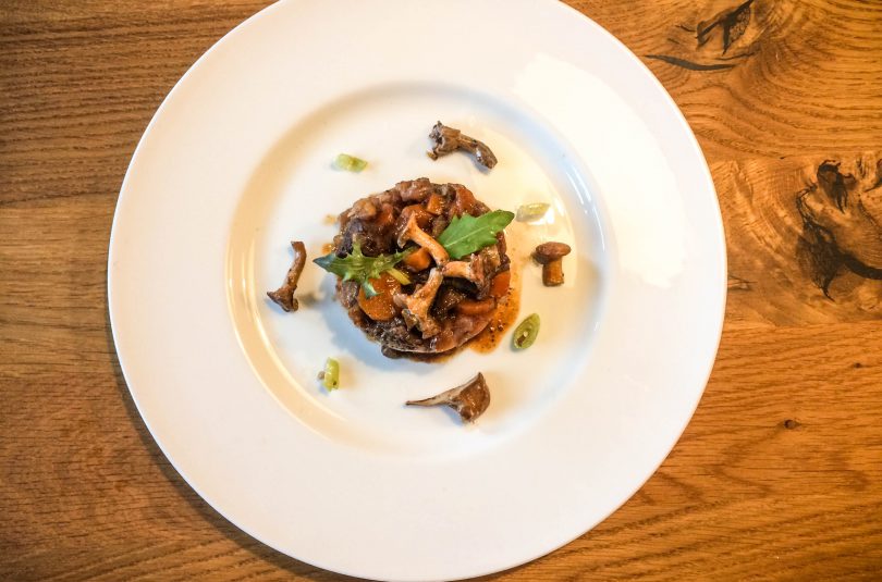 Rehgulasch mit Portwein und Pfifferlingen