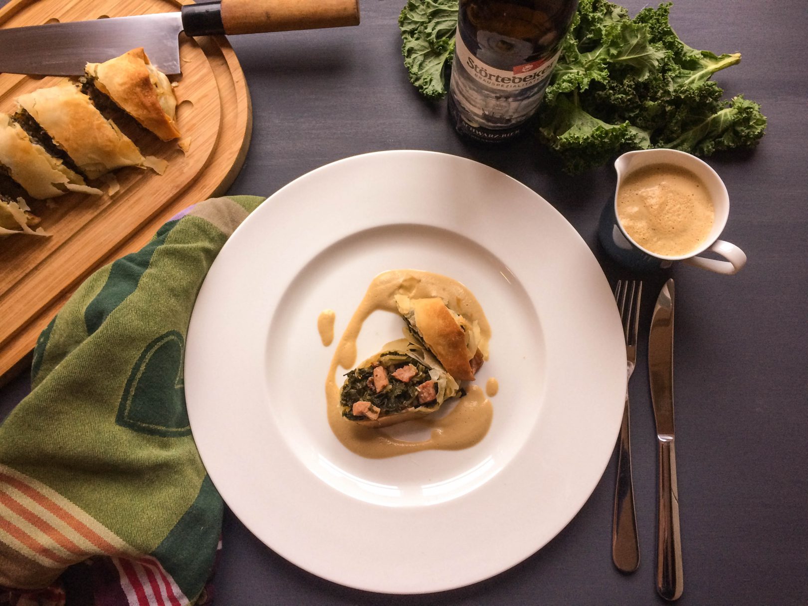 Grünkohl-Strudel mit Schwarzbier-Sabayon
