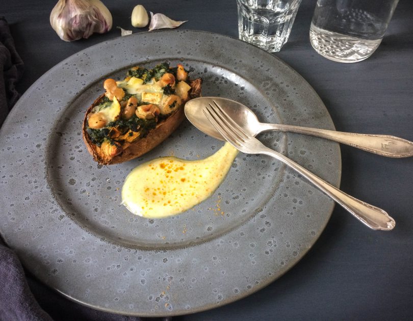 Süßkartoffel mit weißen Bohnen, Spinat und Ziegenkäse