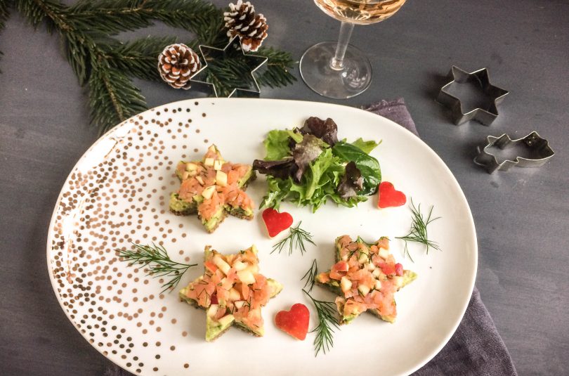 Schwarzbrot mit Avocadomus und Lachs-Apfel-Tatar