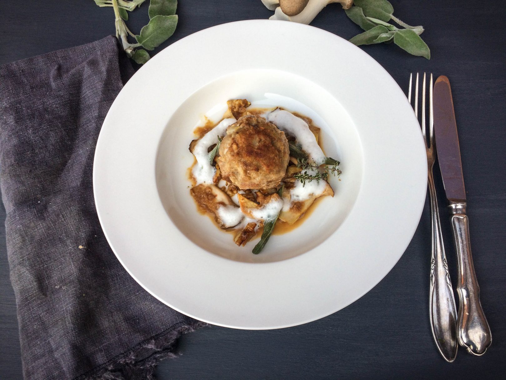 Gebratene Semmelknödel mit Kräuterseitlingen