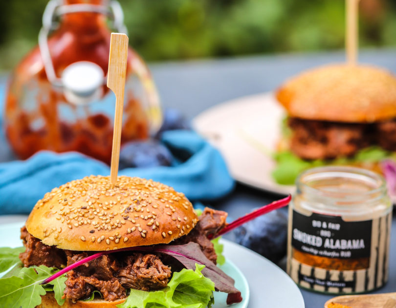 Pulled Beef Burger mit Zwetschgen