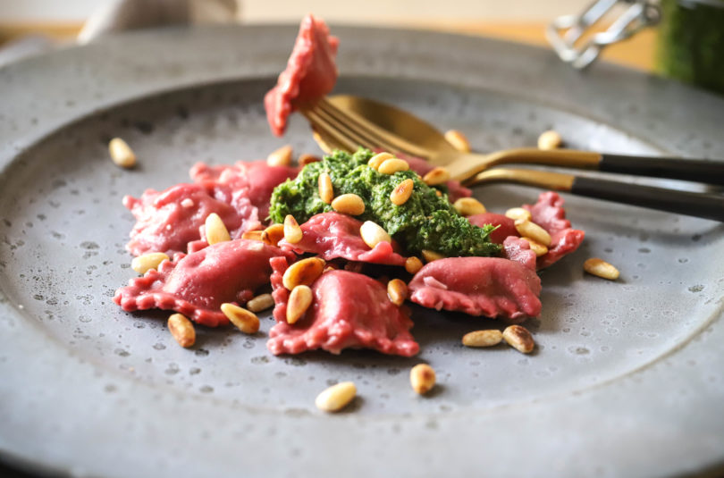 Rote Bete Ravioli mit Grünkohl-Pesto