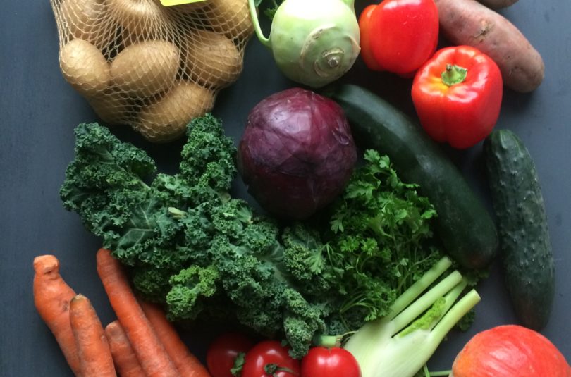 Etepetete Bio-Kiste mit krummem Obst und Gemüse